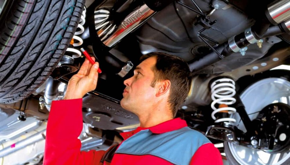 Как заменить амортизаторы своими руками? Инструкция