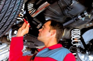 Как заменить амортизаторы своими руками? Инструкция
